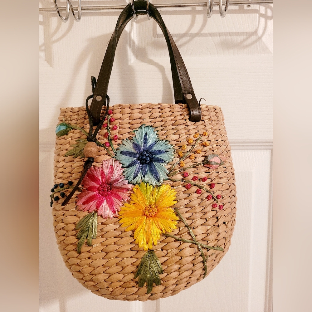 Vintage Espirit Woven Handbag embroidered flowers.